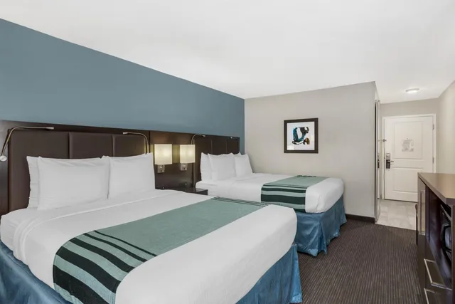 غرفة بسريرين كوين مع أريكة، Best Western Plus Tallahassee North Hotel 1/8