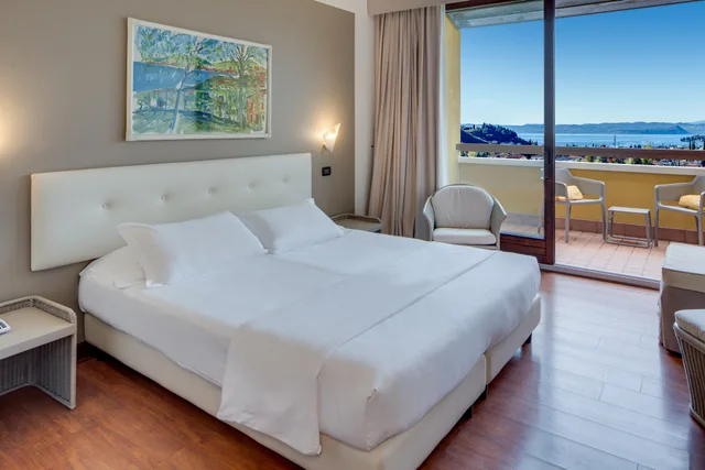 غرفة بسرير مزدوج أو سريرين منفصلين بإطلالة على البحيرة، Poiano Garda Resort Hotel 4/6