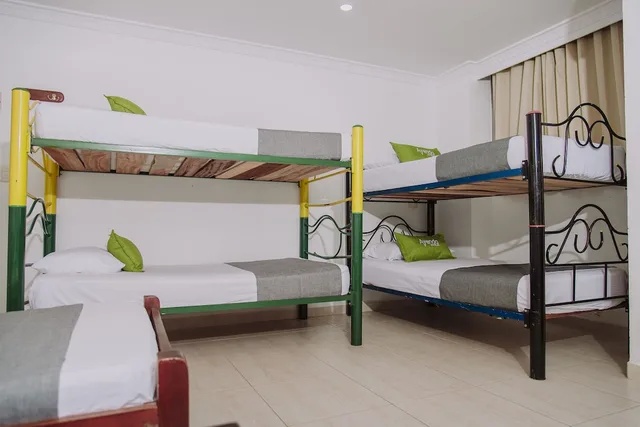 غرفة عائلية بسرير مزدوج وسرير فردي وسرير بطابقين، Ayenda 1618 Hotel Colón Rodadero 3/4
