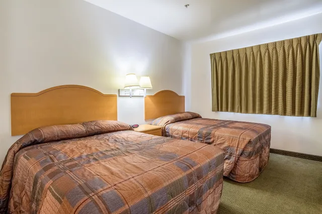 غرفة ديلوكس بسريرين مزدوجين بمطبخ صغير للمدخنين، OYO 1001536 Studio6 Bakersfield, CA 1/7