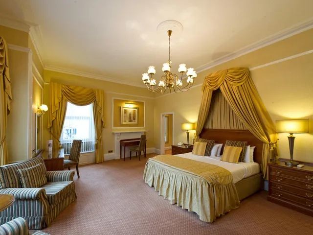 جناح ديلوكس، The Royal Fortescue 3/5