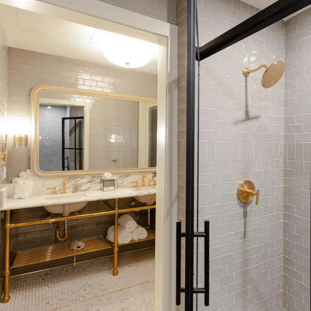 جناح بسرير كوين بإطلالة على المدينة، Hotel Cleo, Knoxville Downtown, a Tribute Portfolio Hotel 2/2
