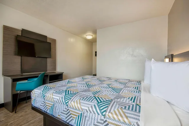 غرفة بسرير كوين لذوي الإعاقة، Motel6 Santa Fe, NM 6/10