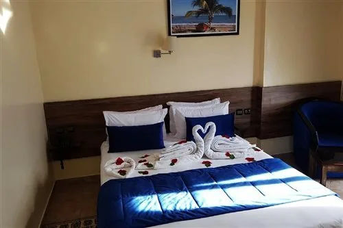غرفة بسرير مزدوج بإطلالة على المسبح، Tildi Hotel & Spa 1/1