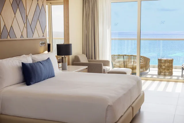 2 Bedrooms, Sky, Diamond Club, Chairman, Luxury, Suite, 1 King and 2 Queen Beds, Ocean Front, Sofa، Royalton Splash Riviera Cancun, An Autograph Collection All-Inclusive Resort 1/3
