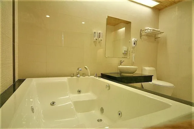 غرفة فاخرة بسرير كينج، Tranquil Sea Hotel 2/2