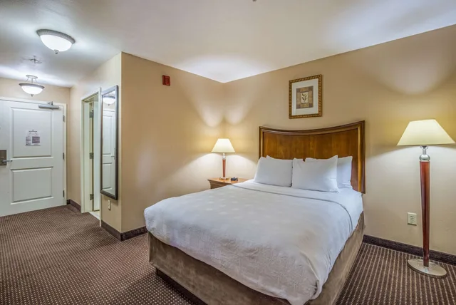 Efficiency, Suite, Queen Bed, Sofa، MainStay Suites Port Saint Joe South 3/10