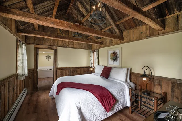 1 Bedroom, Sugar, Cottage, House, King Bed, Sofa، Christmas Farm Inn and Spa 1/2