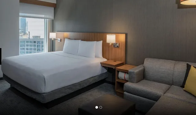 غرفة بسرير كينج مع سرير سحّاب إضافي، Hyatt Place Long Island City/New York City 1/3