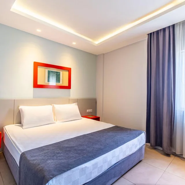 غرفة عائلية بحمام مشترك، Queens Park Le Jardin 1/8