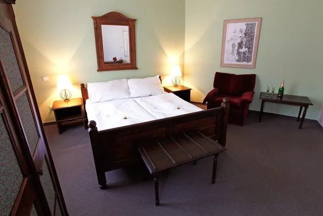 Standard, Double or Twin Bed, U Krize 2/3