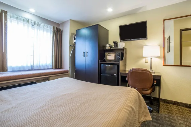 غرفة قياسية بسرير كوين، Quality Inn and Suites Elko 1/7