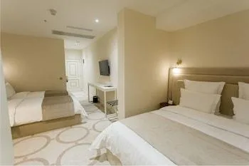 Economy, Quadruple, Multiple Beds, No Window، Ambassadori Hotel Tbilisi 1/2