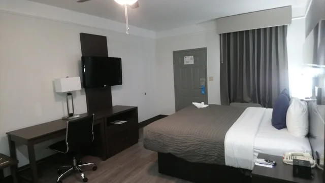 غرفة بسرير كينج، Days Inn & Suites by Wyndham NASA Space Center Houston 6/10