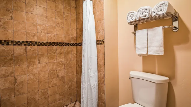 غرفة قياسية بسرير كوين، SureStay Hotel by Best Western Tehachapi 2/3