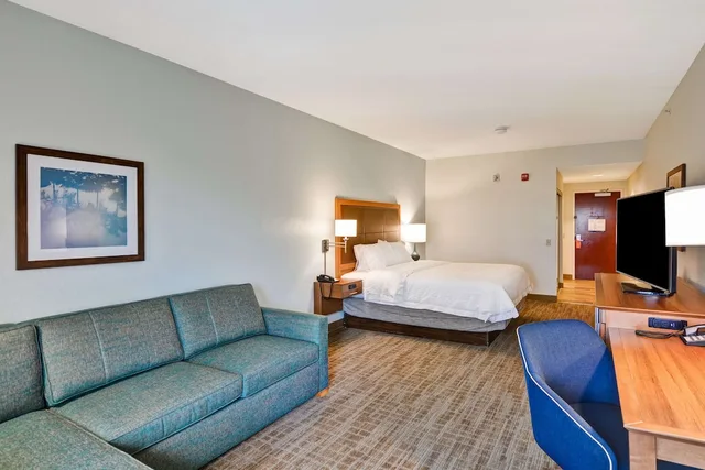 غرفة ديلوكس بسرير كينج بمنطقة جلوس، Hampton Inn Palm Beach Gardens 2/4