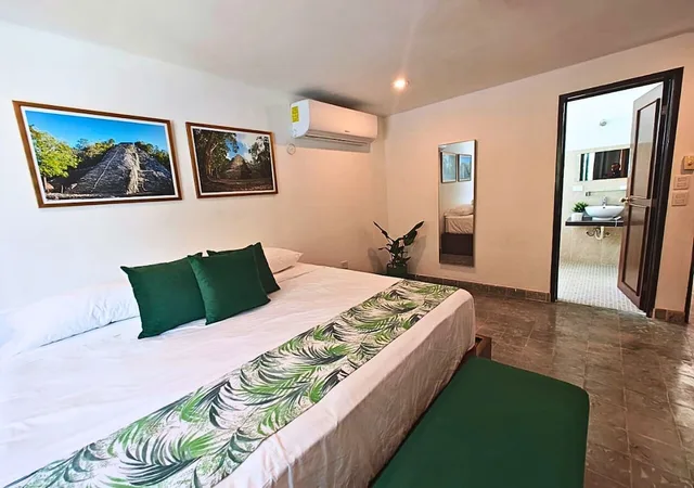 Design, 1 King and 1 Single Beds, Private Bathroom، Casa Ekinox 2/7