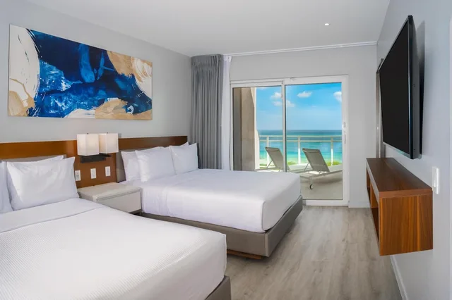 جناح بسريرين كوين بإطلالة على البحر بشرفة بغرفة نوم واحدة، Embassy Suites by Hilton Aruba Resort 1/4