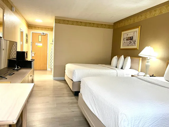 غرفة بسريرين كوين، Brentwood Inn and Garden 2/4