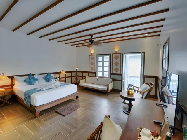 Room, King Bed, Pool View, Mybanlao Hotel 5/10