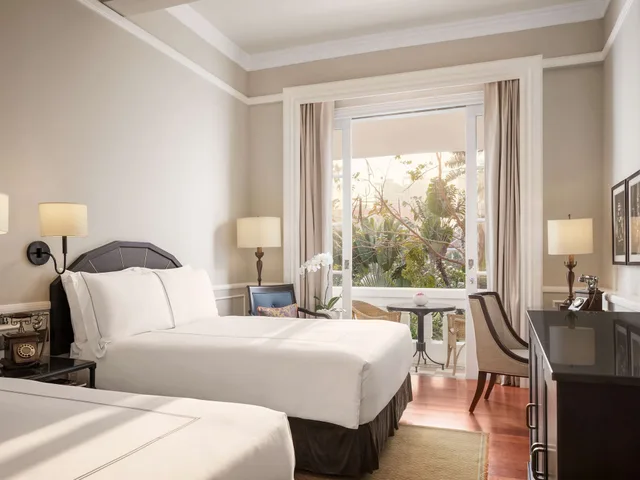 State, Twin Beds, Pool View, Raffles Hotel Le Royal 8/10