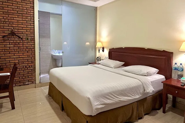كوخ بسرير مزدوج، Thongs Inn Kualanamu Transit Hotel 1/10