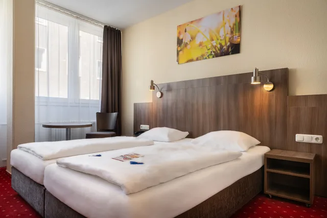 Comfort, Single, Double Bed, Hotel Leonet 2/4
