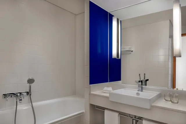 Family Suite, Deluxe, King Bed, Plaza View, Sofa، Yas Plaza Bay by IHG 2/2