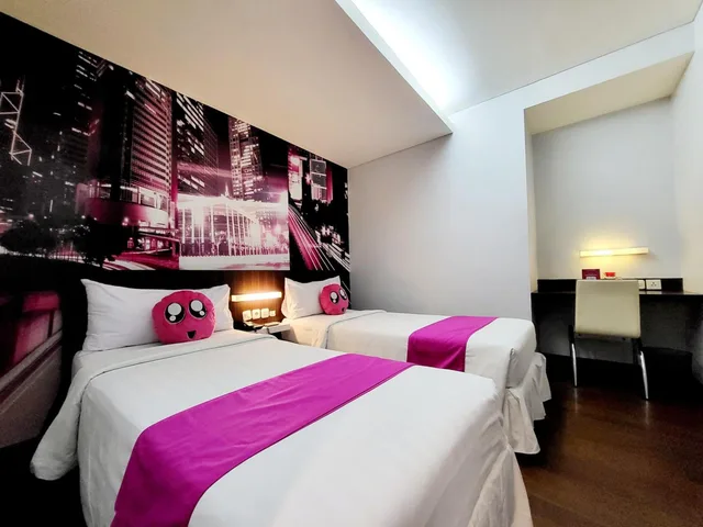 غرفة قياسية بسرير كينج، favehotel MEX Tunjungan Surabaya 1/8