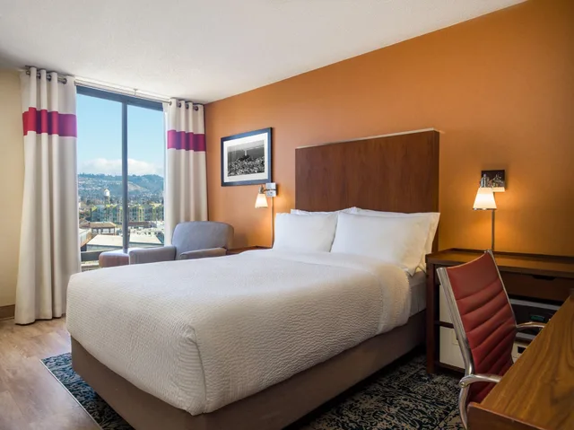 غرفة قياسية بسرير مزدوج، Four Points by Sheraton San Francisco Bay Bridge 1/7