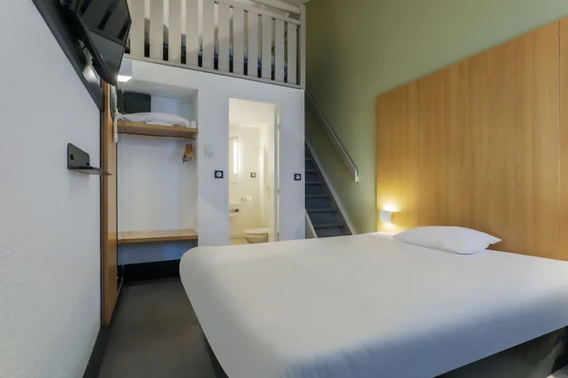 غرفة رباعية بسرير مزدوج وسريرين منفصلين، B&B Hotel Metz Augny 5/10