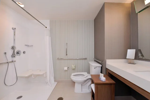 غرفة بسرير مزدوج لذوي الإعاقة، Courtyard By Marriott Toledo North 2/4