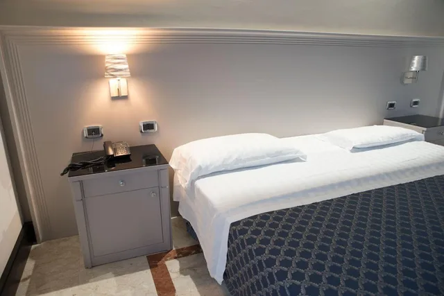 غرفة ثلاثية، Hotel Giulia 2/5