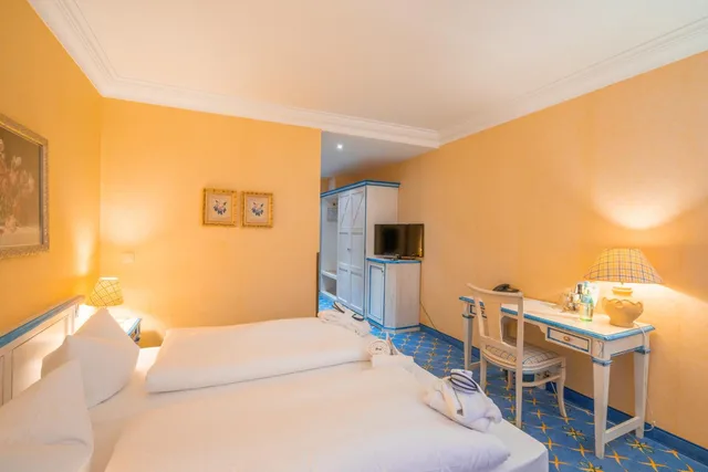 غرفة بسرير كينج بشرفة، Rugard Thermal Strandhotel 3/6