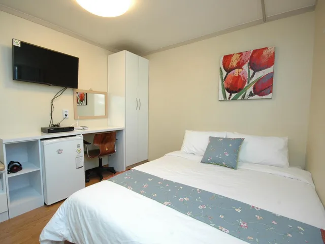 Standard, Double Bed, E Residence 1/2