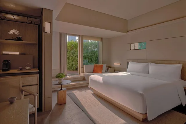 غرفة بسرير كينج بشرفة، Alila Shanghai 1/5
