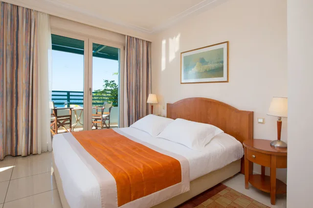Bungalow, Queen Bed, Water Front، Iberostar Selection Creta Marine 2/7