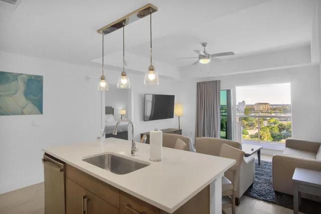 2 Bedrooms, Suite, Bay View, The Avalon Club 9/10
