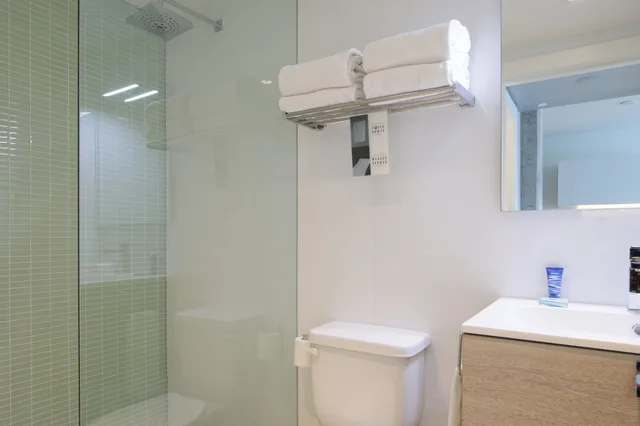 1 Bedroom, Urban, Suite, Queen Bed, Sofa, Balcony، ABAE Hotel by Eskape Collection 2/2