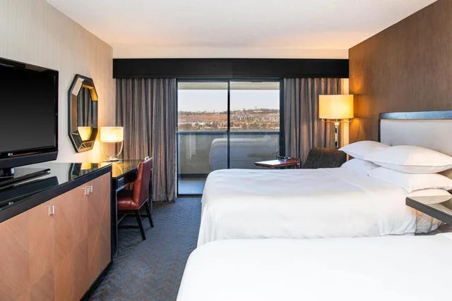 غرفة تقليدية بسريرين كوين بشرفة، Sheraton Mission Valley San Diego 1/5