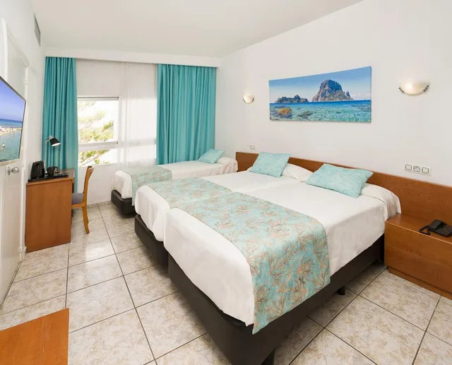 غرفة قياسية بسريرين منفصلين، Hotel Tropical Ibiza 1/4
