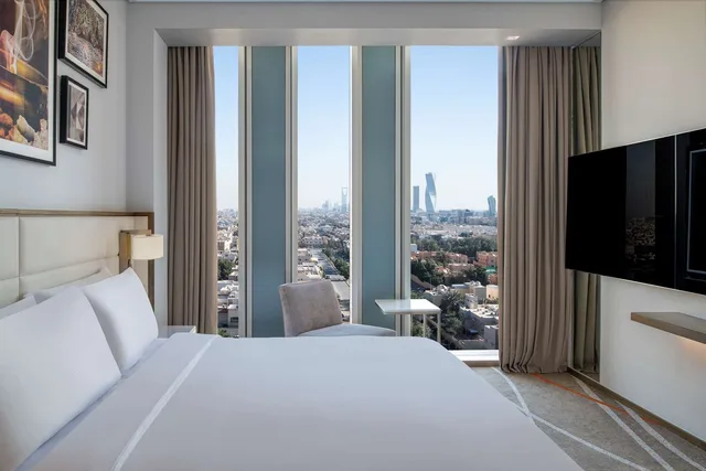 جناح عائلي بـ3 غرف نوم، دبل تري من هيلتون الرياض المركز المالي(DoubleTree by Hilton Riyadh Financial District) 1/10