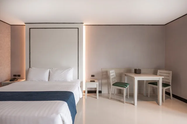 غرفة ديلوكس بسرير كينج بشرفة، Manhattan Pattaya Hotel 2/7