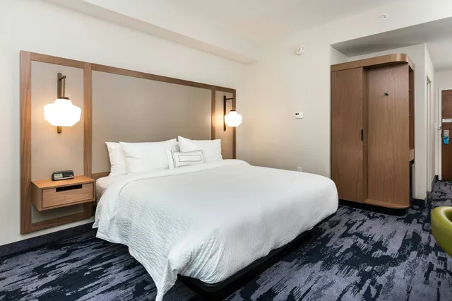 غرفة بسرير كينج، Fairfield Inn & Suites By Marriott Crestview 1/3
