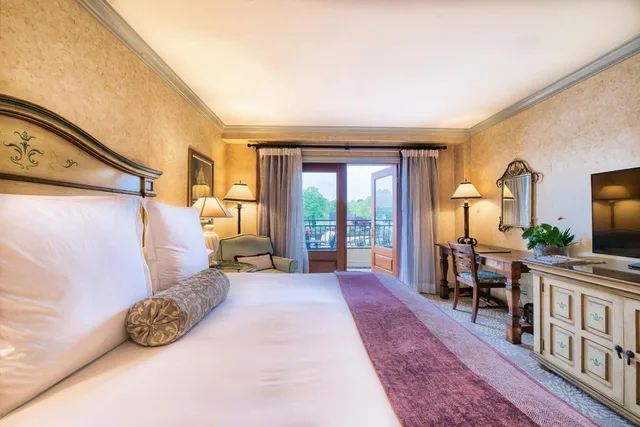 Standard, King Bed, Delamar Greenwich Harbor 2/4