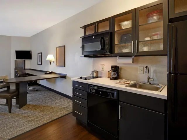 غرفة قياسية بسرير مزدوج، Candlewood Suites St. Clairsville 1/1