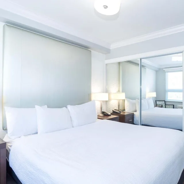 Tower, Suite, King Bed, with View, Balcony, Kitchenette، Sandman Hotel Kelowna 2/4