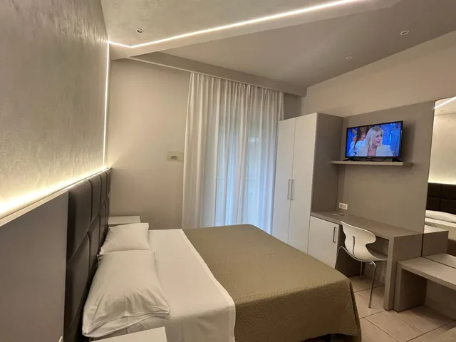 غرفة بسرير مزدوج أو سريرين منفصلين بإطلالة على البحر، Hotel Adria 4/10
