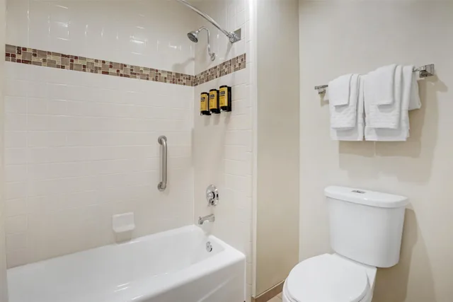 Room, King Bed, Exterior Entrance، Best Western Plus Dixon Davis 9/9