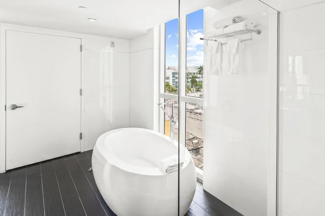 Suite, King Bed, Fairwind Hotel Miami Beach 5/5